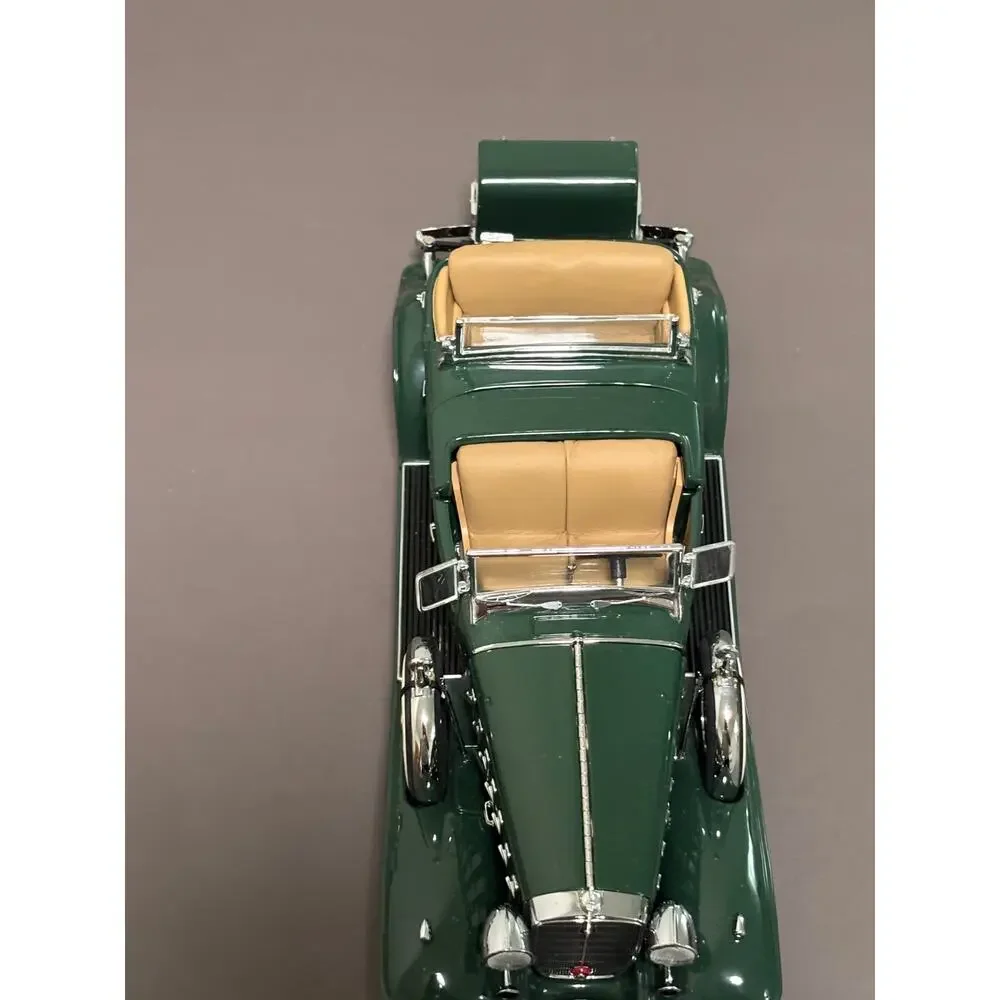 Danbury Mint 1:24 Cadillac V-16 Sport Phaeton 1932 Diecast Green Beige